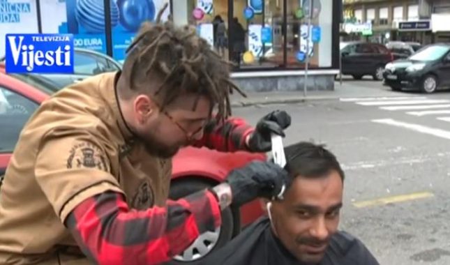 Pod vedrim nebom: Frizer iz Ulcinja šiša i brije besplatno po crnogorskim gradovima