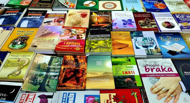 BESPLATNA PODJELA ISLAMSKIH KNJIGA NA SAJMU U ULCINJU