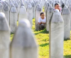 Udruženja žrtava genocida: Ime Karla Bilta bit će prvo na stubu srama u Potočarima