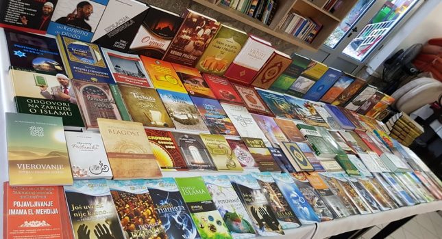 ,,Jedinstvenom,, Halal restoranu IDEA donirano preko 76 naslova raznih knjiga