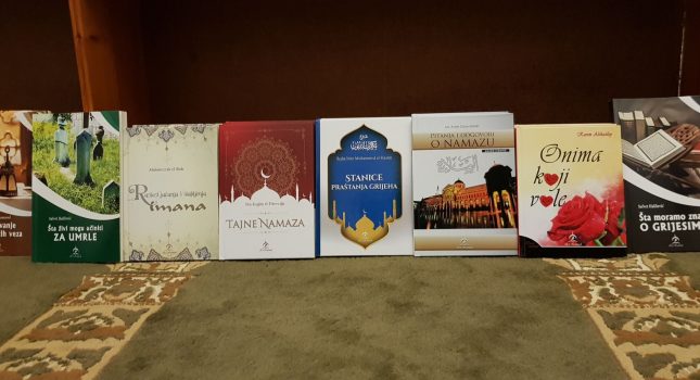 Islamski kviz-poklon knjige nakon teravih namaza u džamiji Vranj
