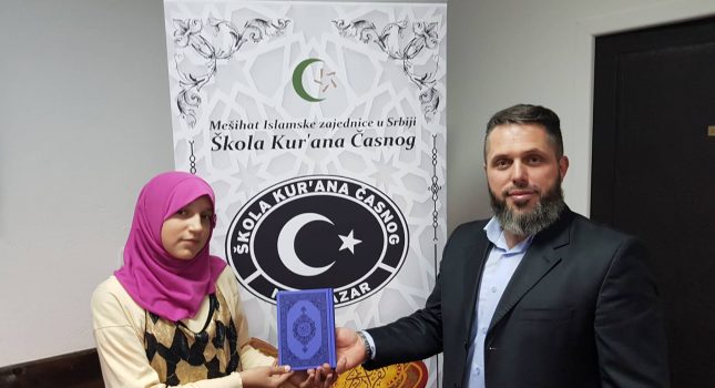 Poklon Kur`ani u boji najmlađim polaznicima Škole Kurana Časnog iz Novoga pazara