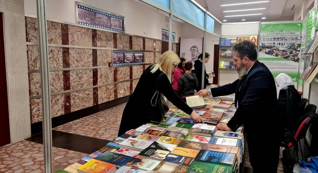 Dominantan štand Islamskog kulturnog centra Podgorica na sajmu knjiga u Nikšiću (200 fotografija)