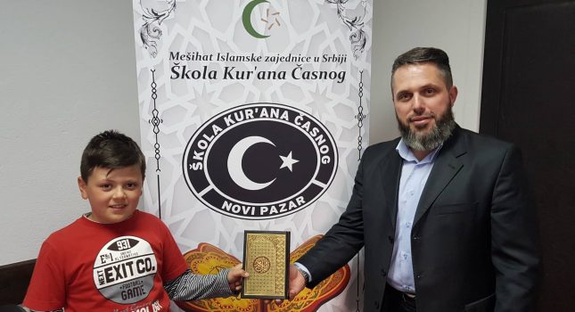 Poklon Kur`ani u boji najmlađim polaznicima Škole Kurana Časnog iz Novoga pazara