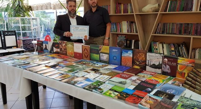 ,,Jedinstvenom,, Halal restoranu IDEA donirano preko 76 naslova raznih knjiga