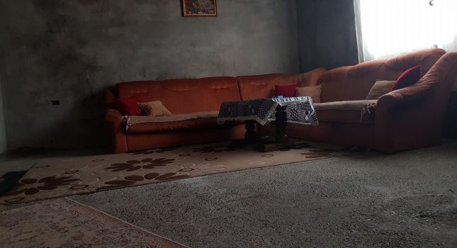 Kuhinja, namještaj i frižider za devetočlanu porodicu iz sela Vladne IKC PODGORICA