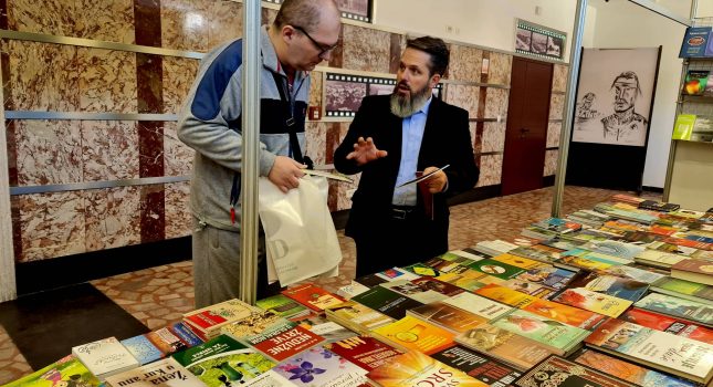 Dominantan štand Islamskog kulturnog centra Podgorica na sajmu knjiga u Nikšiću (200 fotografija)