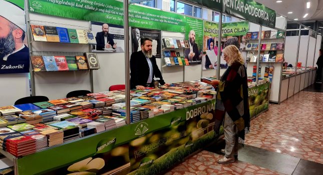 Dominantan štand Islamskog kulturnog centra Podgorica na sajmu knjiga u Nikšiću (200 fotografija)