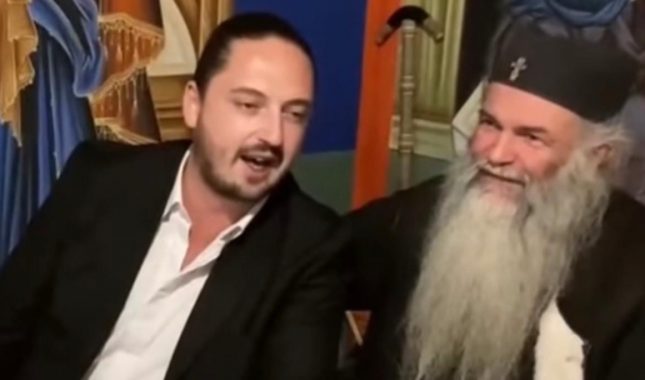 Predsjednik Prave Srbije zapjevao u Srebrenici:”Šta se ono u Bosni pokraj Drine zbiva, to su srpski četnici” (VIDEO)