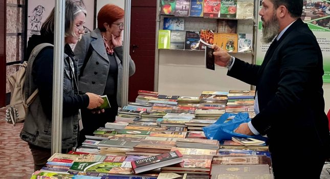 Dominantan štand Islamskog kulturnog centra Podgorica na sajmu knjiga u Nikšiću (200 fotografija)