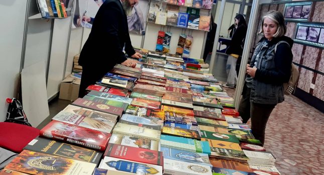 Dominantan štand Islamskog kulturnog centra Podgorica na sajmu knjiga u Nikšiću (200 fotografija)