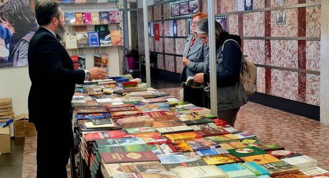 Dominantan štand Islamskog kulturnog centra Podgorica na sajmu knjiga u Nikšiću (200 fotografija)