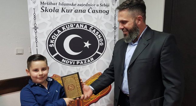 Poklon Kur`ani u boji najmlađim polaznicima Škole Kurana Časnog iz Novoga pazara