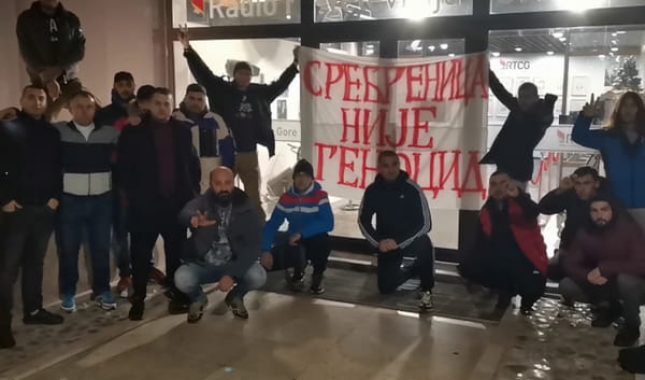 Stranka pravde i pomirenja najoštrije osuđuje besramno negiranje genocida uispred RTCG u Podgorici