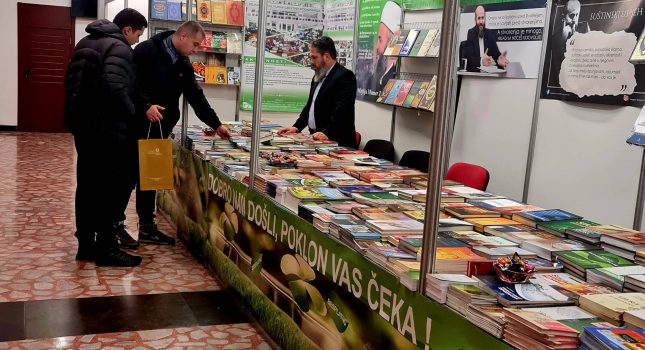 Dominantan štand Islamskog kulturnog centra Podgorica na sajmu knjiga u Nikšiću (200 fotografija)