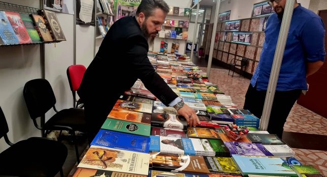 Dominantan štand Islamskog kulturnog centra Podgorica na sajmu knjiga u Nikšiću (200 fotografija)