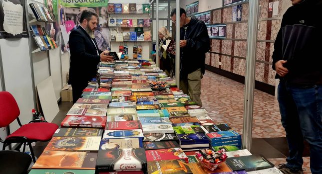 Dominantan štand Islamskog kulturnog centra Podgorica na sajmu knjiga u Nikšiću (200 fotografija)