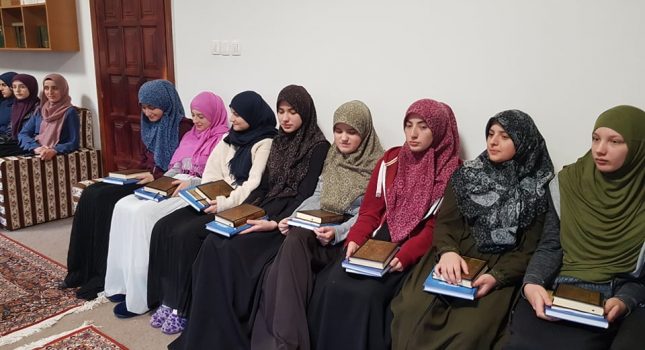 IKC Podgorica donirao Kur`ane, islamske knjige i razne islamske flajere ženskoj medresi u Rožajama