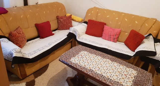 Trosjed, dvosjed i fotelja za samohranu majku i njenu kćerkicu IKC PODGORICA