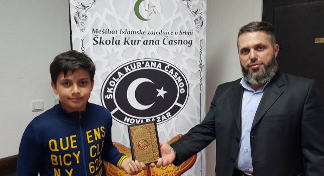 Poklon Kur`ani u boji najmlađim polaznicima Škole Kurana Časnog iz Novoga pazara