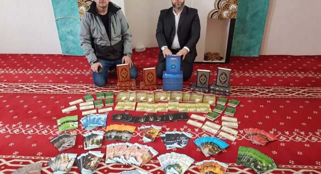 Donacija Kur`ana, knjiga i dvd za ženski džemat u Beranama-IKC Podgorica