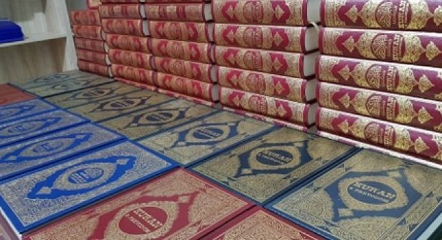 Stanovnicima Podgorice poklon 428 Kur`ana, ilmihala, zbirka dova, dvd i preko 2000 islamskih flajera