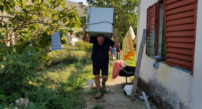 Bračni krevet, el. šporet, ljekovi, odjeća i obuća za socijalno ugrožene porodice