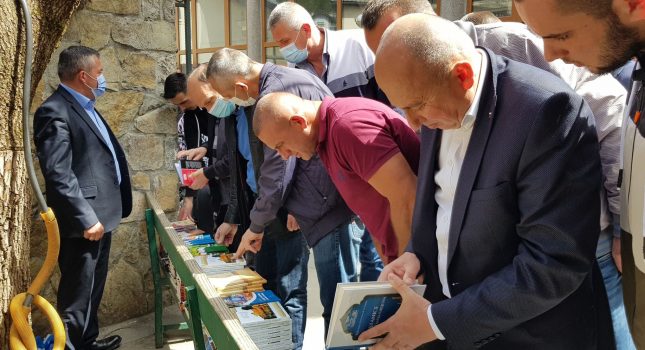 650 Naslova raznih islamskih knjiga podijeljeno na Džumi namazu u Rožajama