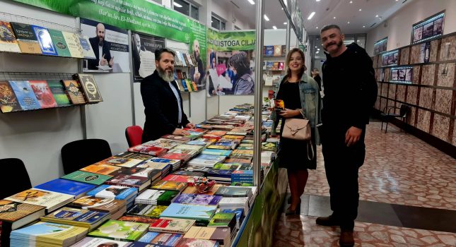 Dominantan štand Islamskog kulturnog centra Podgorica na sajmu knjiga u Nikšiću (200 fotografija)