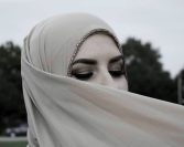 Sa namazom i hidžabom u kući roditelja nemuslimana