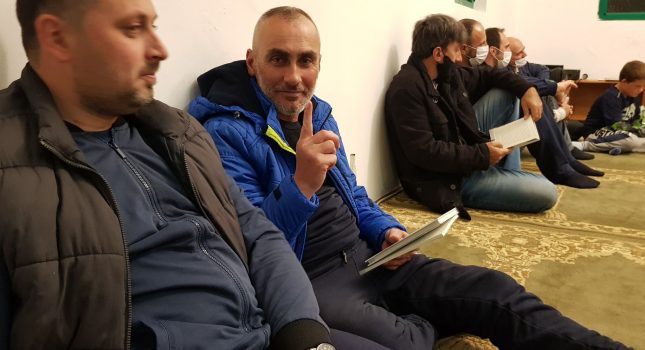Islamski kviz-poklon knjige nakon teravih namaza u džamiji Vranj