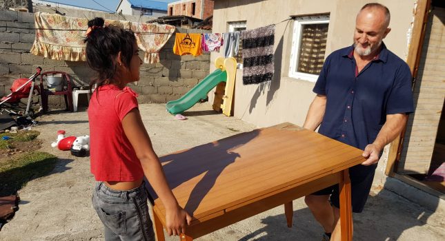 Bračni krevet, el. šporet, ljekovi, odjeća i obuća za socijalno ugrožene porodice