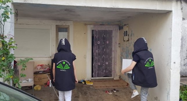 U oči blagoslovljene 27 noći mnogim porodicama uručeni paketi (FOTO)