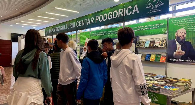 Dominantan štand Islamskog kulturnog centra Podgorica na sajmu knjiga u Nikšiću (200 fotografija)