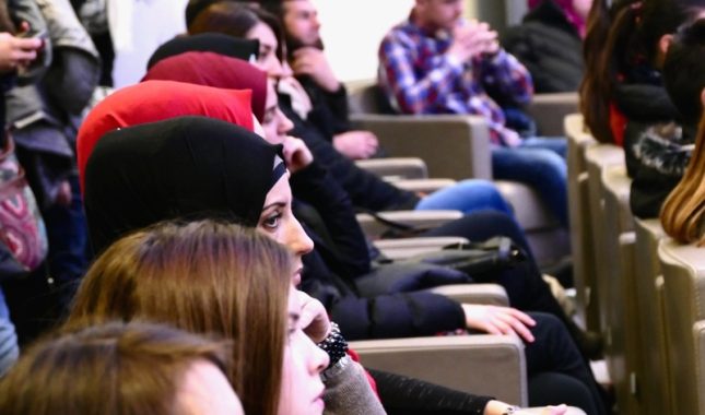 Muslimanski tinejdžeri: kako biti moderan – u trendu, a slijediti načela vjere