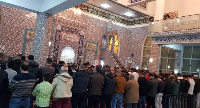 Podijeljeno 2,800 knjiga vjernicima i vjernicama u Skadru-Džamija Paruc