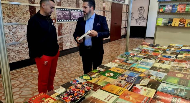 Dominantan štand Islamskog kulturnog centra Podgorica na sajmu knjiga u Nikšiću (200 fotografija)