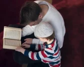 “Allah ti je poklonio i povjerio sina, a ti nisi uspio od njega načiniti čovjeka, a kamoli dobrog vjernika”