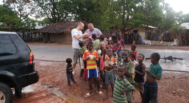 NAKON POVRATKA IZ AFRIKE: Zeničanin Anel Okić sa prijateljima pomaže šest afričkih porodica (VIDEO+FOTO)
