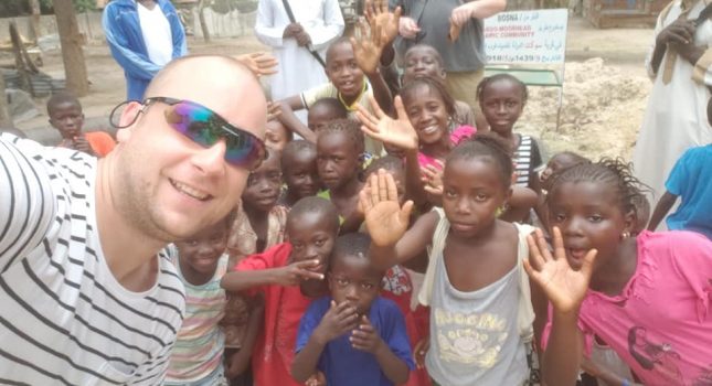 NAKON POVRATKA IZ AFRIKE: Zeničanin Anel Okić sa prijateljima pomaže šest afričkih porodica (VIDEO+FOTO)