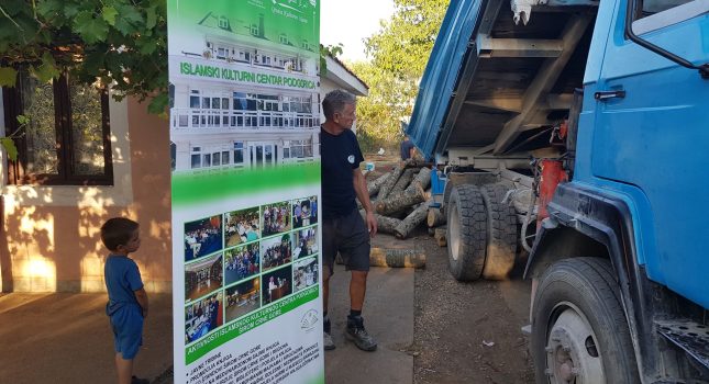 Obezbijeđena drva za malenog Esmira i njegovu sestru Enesu