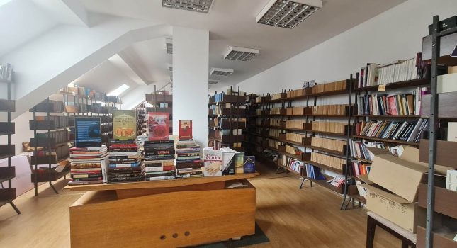 IKC PODGORICA DONIRAO PREKO 100 ISLAMSKIH KNJIGA CENTRALNOJ BIBLIOTECI U PLAVU