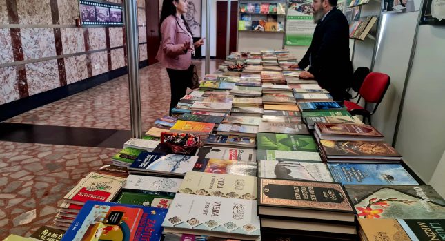 Dominantan štand Islamskog kulturnog centra Podgorica na sajmu knjiga u Nikšiću (200 fotografija)