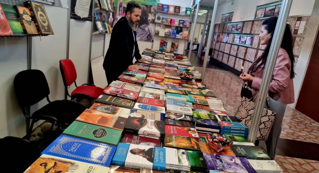 Dominantan štand Islamskog kulturnog centra Podgorica na sajmu knjiga u Nikšiću (200 fotografija)