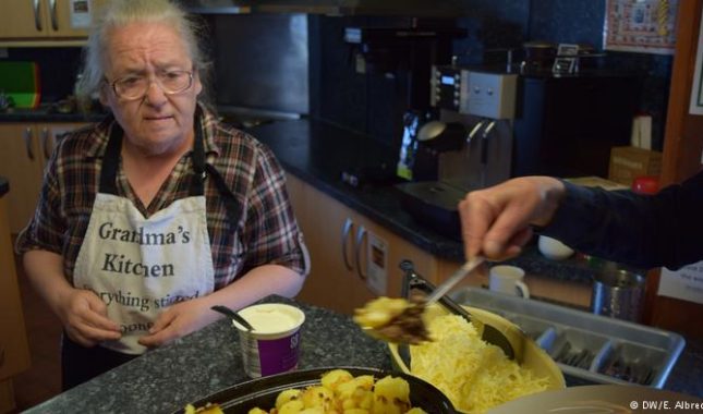 Ko razmišlja da za sofrom života nahrani samo sebe, ostat će gladan i on i oni oko njega