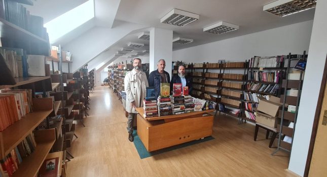 IKC PODGORICA DONIRAO PREKO 100 ISLAMSKIH KNJIGA CENTRALNOJ BIBLIOTECI U PLAVU