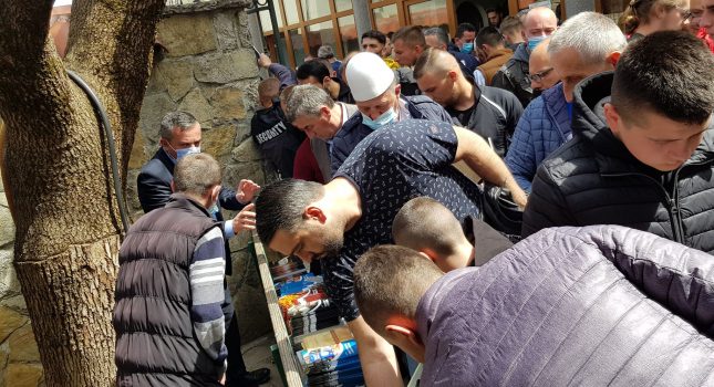 650 Naslova raznih islamskih knjiga podijeljeno na Džumi namazu u Rožajama