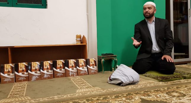 Poklon džematu Vranj-100 knjiga ,,Održavanje rodbinskih veza,,