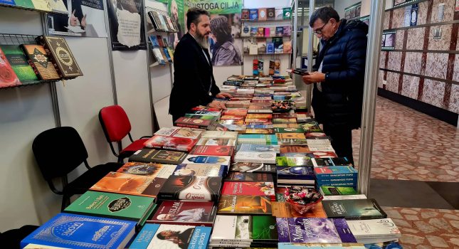 Dominantan štand Islamskog kulturnog centra Podgorica na sajmu knjiga u Nikšiću (200 fotografija)