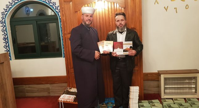 Poklon knjige za najvredniji džemat u Crnoj Gori-džamije Klezna MIZ -Ulcinj (FOTO)